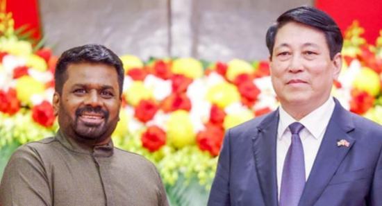 President Holds Talks with Vietnamese President